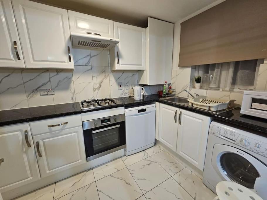 Lovely Flat Close To Shepherd'S Bush Apartman London Kültér fotó