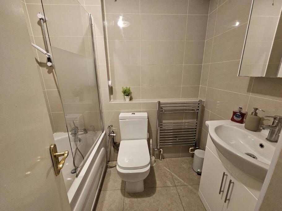 Lovely Flat Close To Shepherd'S Bush Apartman London Kültér fotó